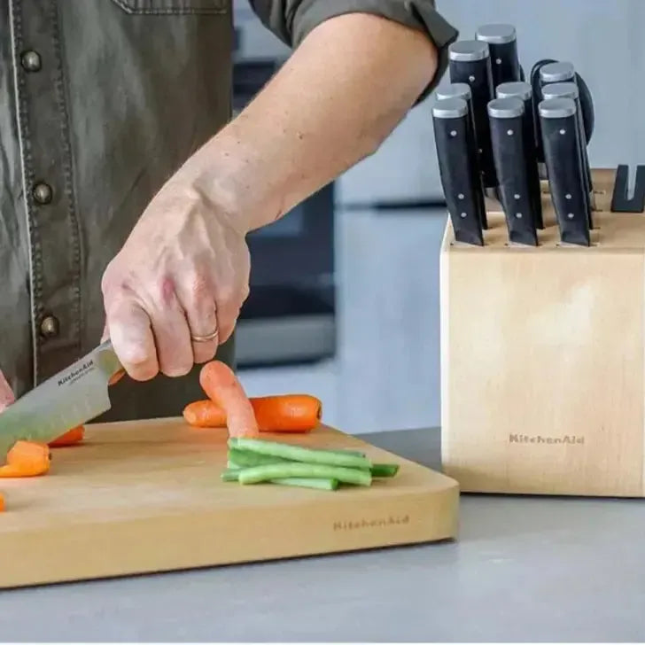 Jogo de 12 peças com Facas Forjadas e Cepo Afiador KitchenAid