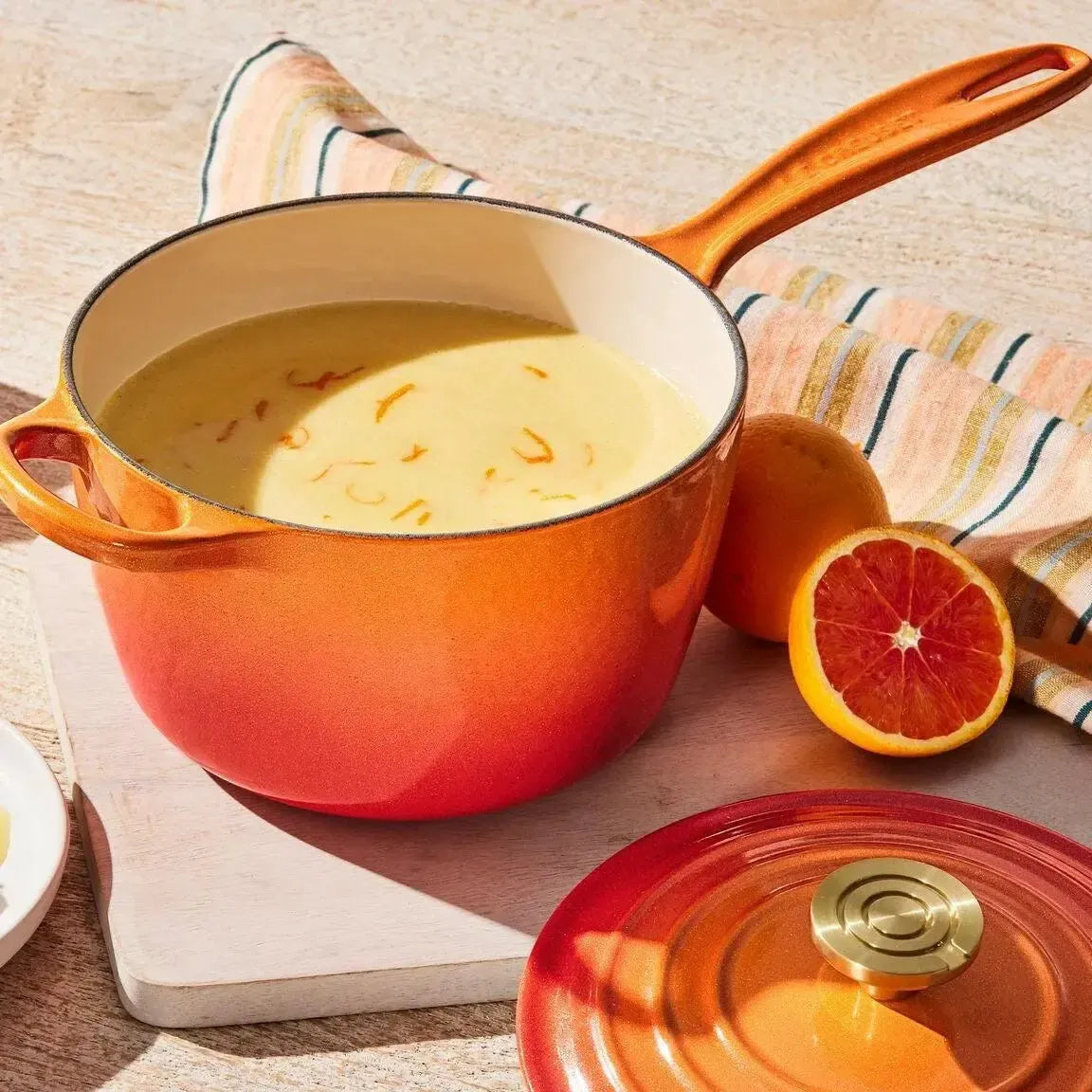 Panela Le Creuset Molheira Signature Flamme Dorée com Pegador Dourado 1,8L 18cm