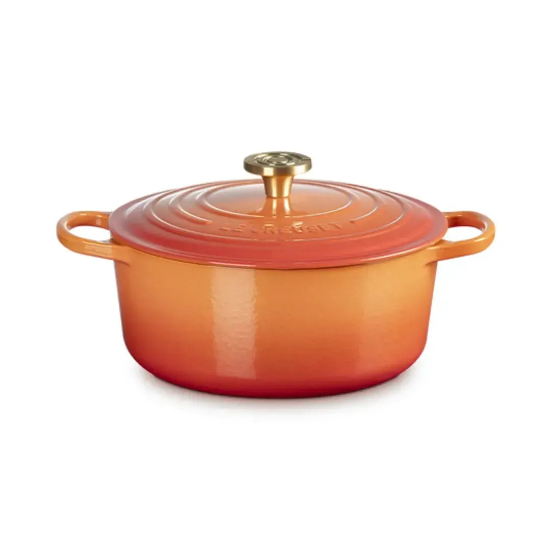 Panela Le Creuset Redonda Signature Flamme Dorée com Pegador Dourado 4,2L 24cm