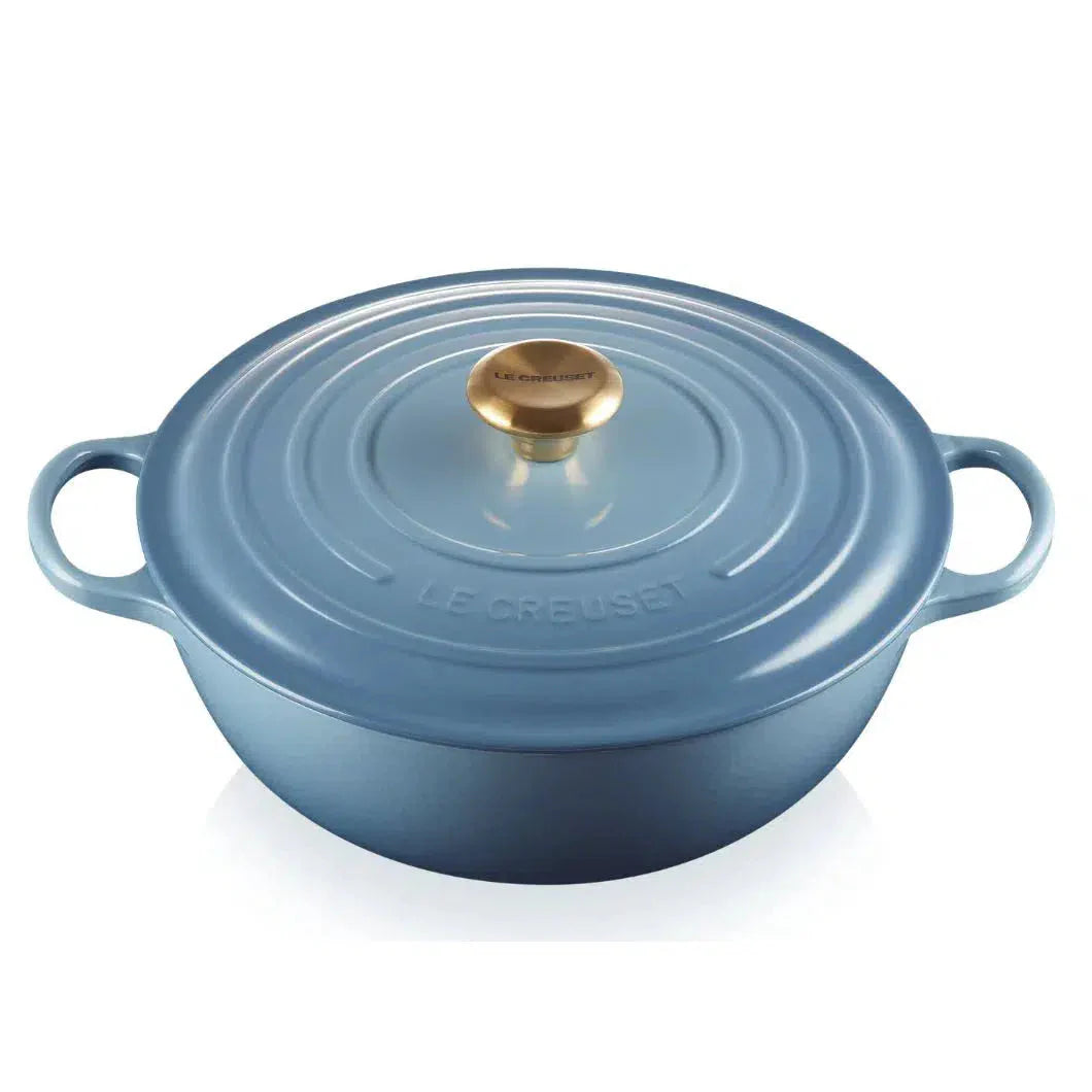 Panela Le Creuset Marmita Signature Chambray com Pegador Dourado 28cm