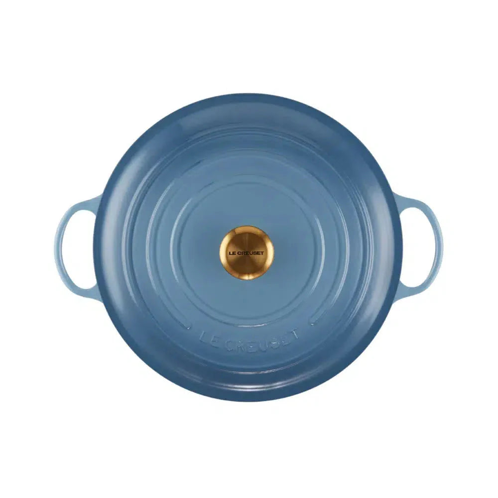 Panela Le Creuset Marmita Signature Chambray com Pegador Dourado 32cm